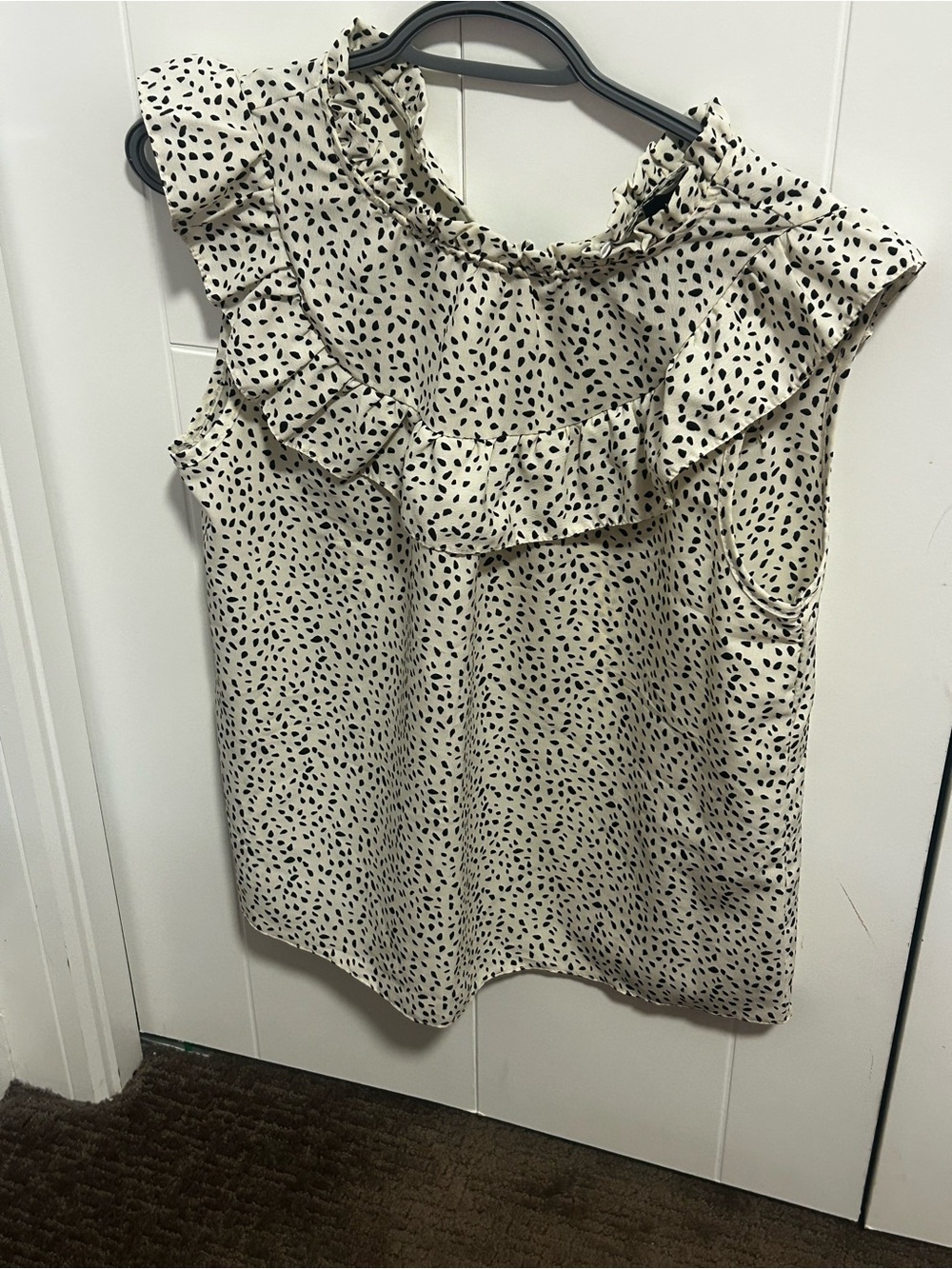 New Look Cream Ruffle Dot-Print Sleeveless Top